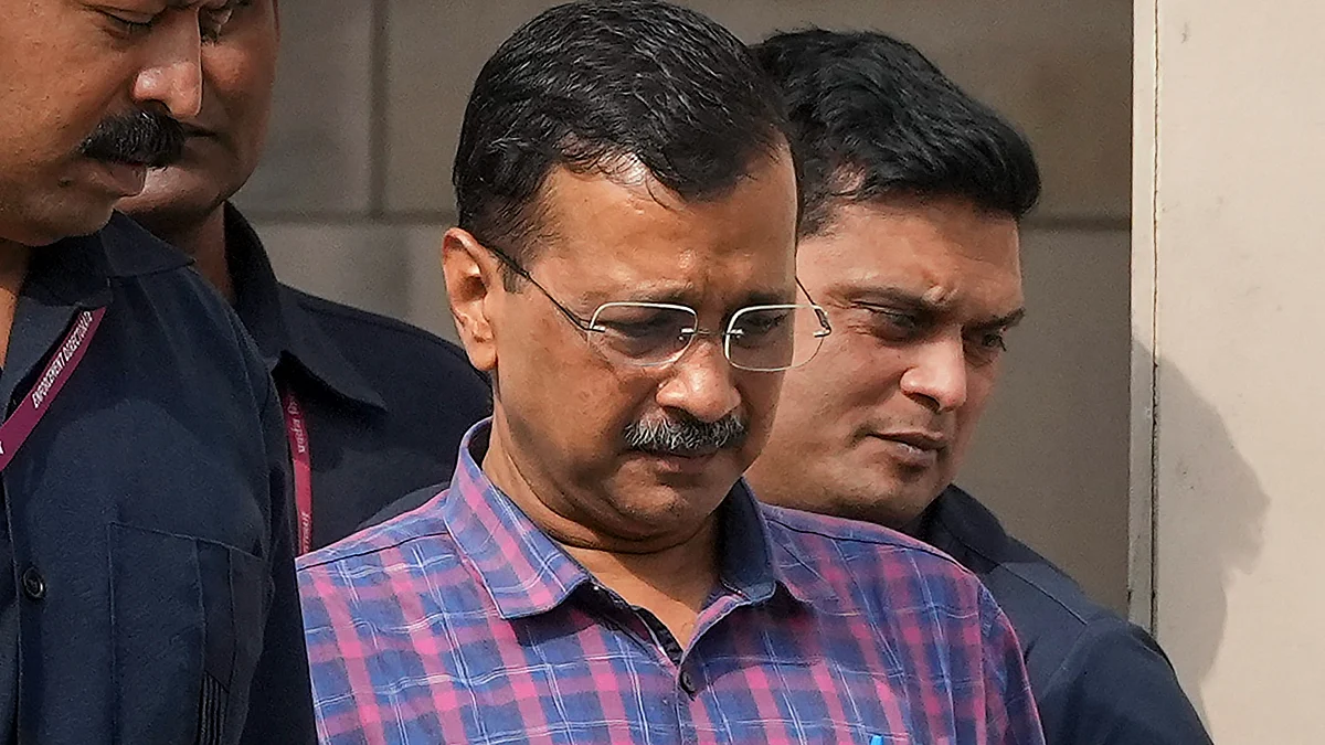 AAP convenor Arvind Kejriwal leaves Rouse Avenue Court in New Delhi on 23 April (photo: PTI)