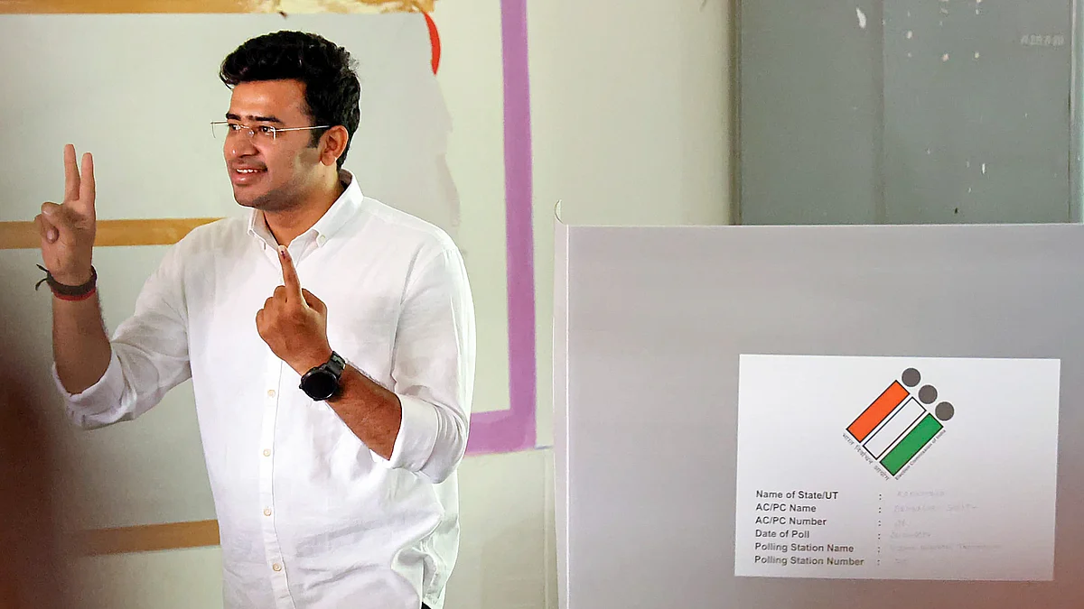Bengaluru South constituency BJP candidate Tejasvi Surya casts his vote in Bengaluru on 26 April (photo: PTI)