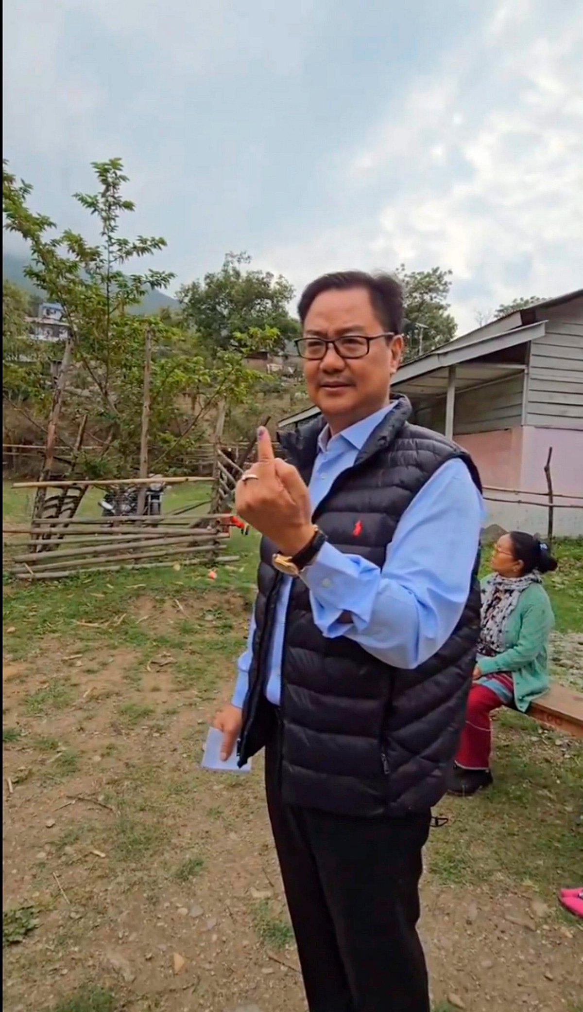 Union minister Kiren Rijiju casts his vote (photo: PTI)