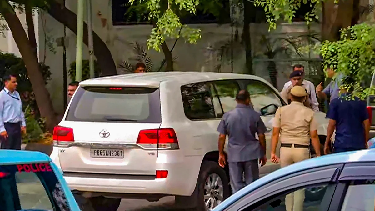 Punjab CM Bhagwant Mann arrives at Tihar Jail in New Delhi on 15 April (photo: PTI)