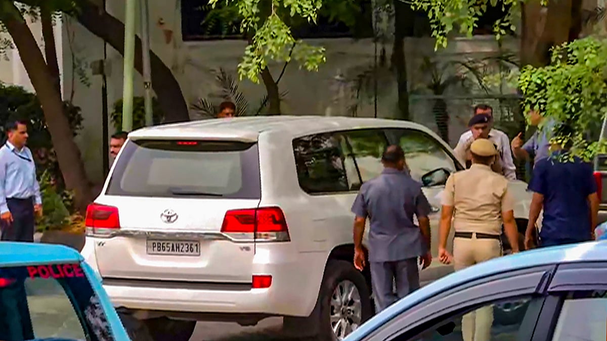 Punjab CM Bhagwant Mann arrives at Tihar Jail in New Delhi on 15 April (photo: PTI)