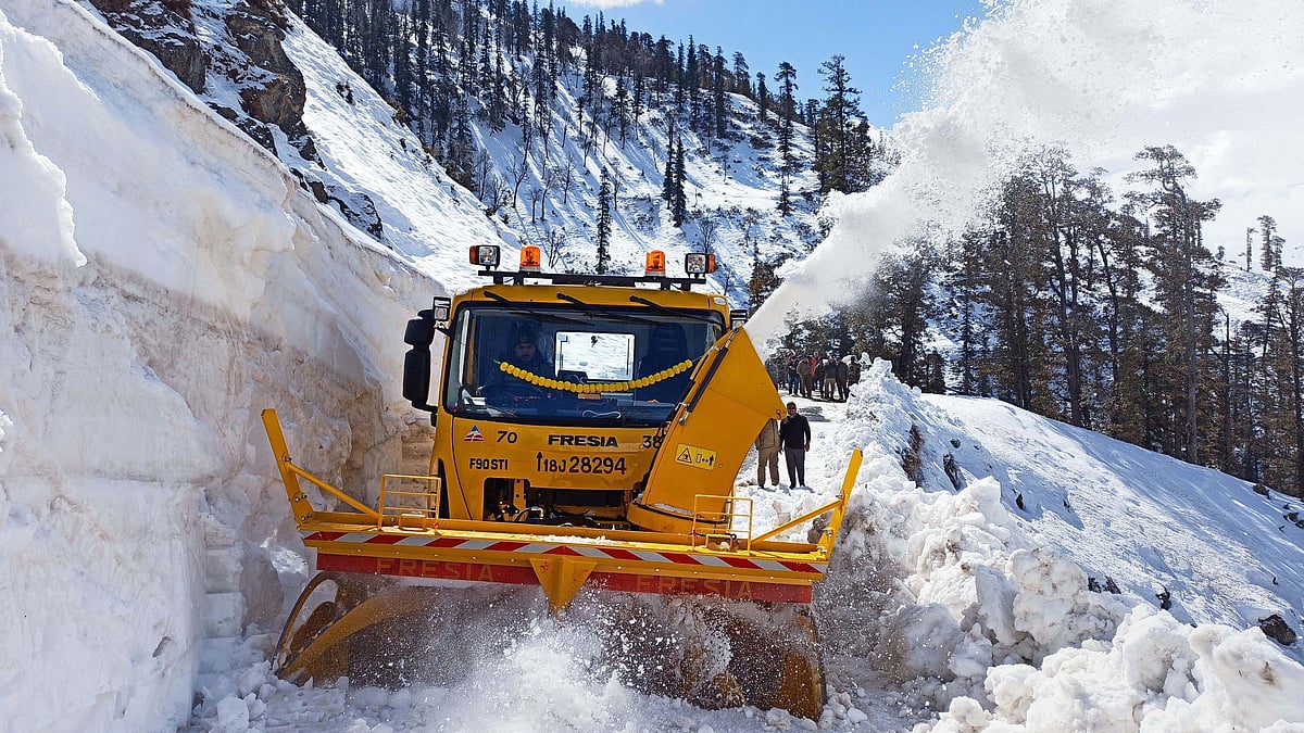 Uttarakhand: Glacier melts above Munsiyari, cuts off Indo–China road