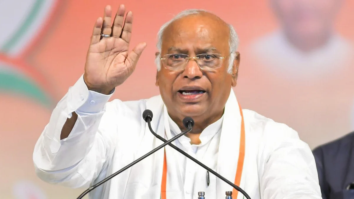 Congress leader Mallikarjun Kharge addresses a public meeting in Bidar on 24 April (photo: PTI)