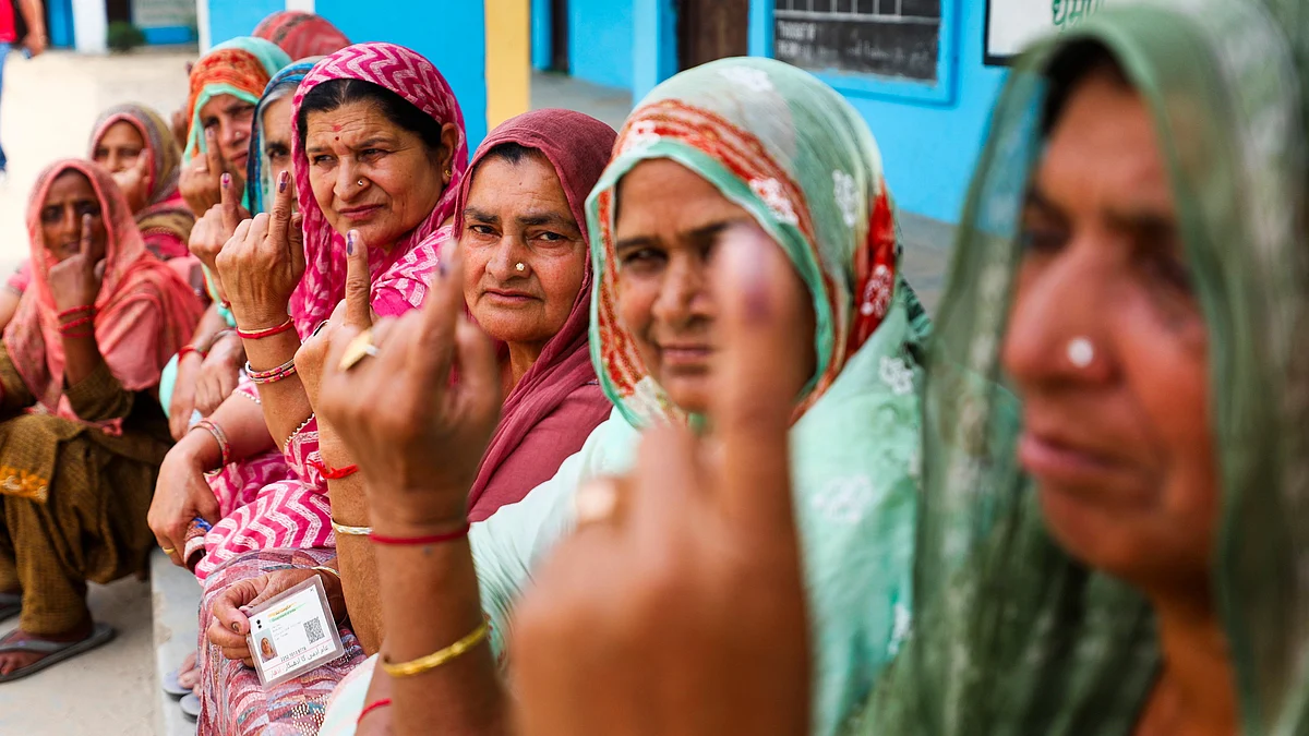 Women voters after casting vote at Suchetgarh border near Jammu on 26 April (photo: PTI)