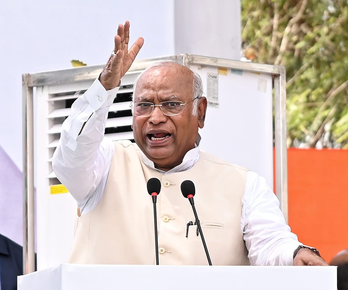 Congress president Mallikarjun Kharge during the releases Congress' manifesto