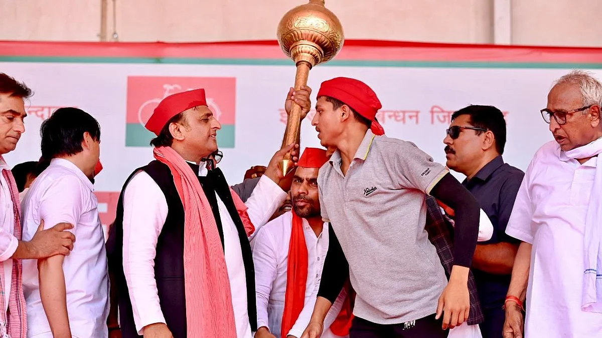 Akhilesh Yadav at the temple (photo: @yadavakhilesh/X) 