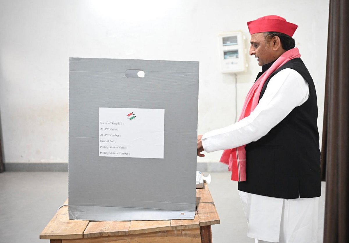 BJP workers trying to loot booths in Mainpuri, alleges Akhilesh Yadav