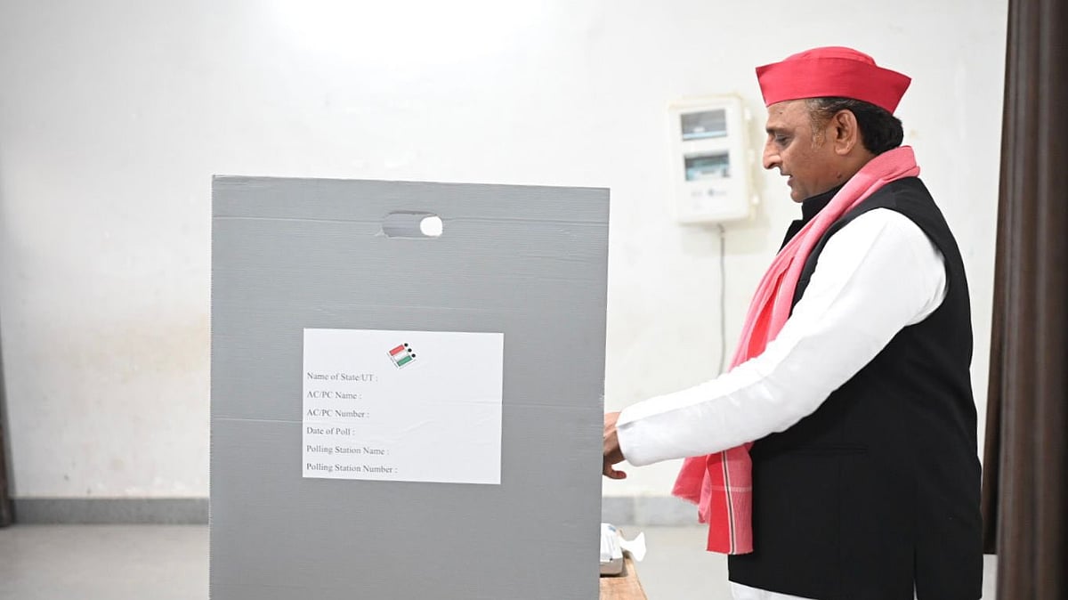 Akhilesh Yadav casts his vote in Etawah on 7 May (photo: @yadavakhilesh/X)
