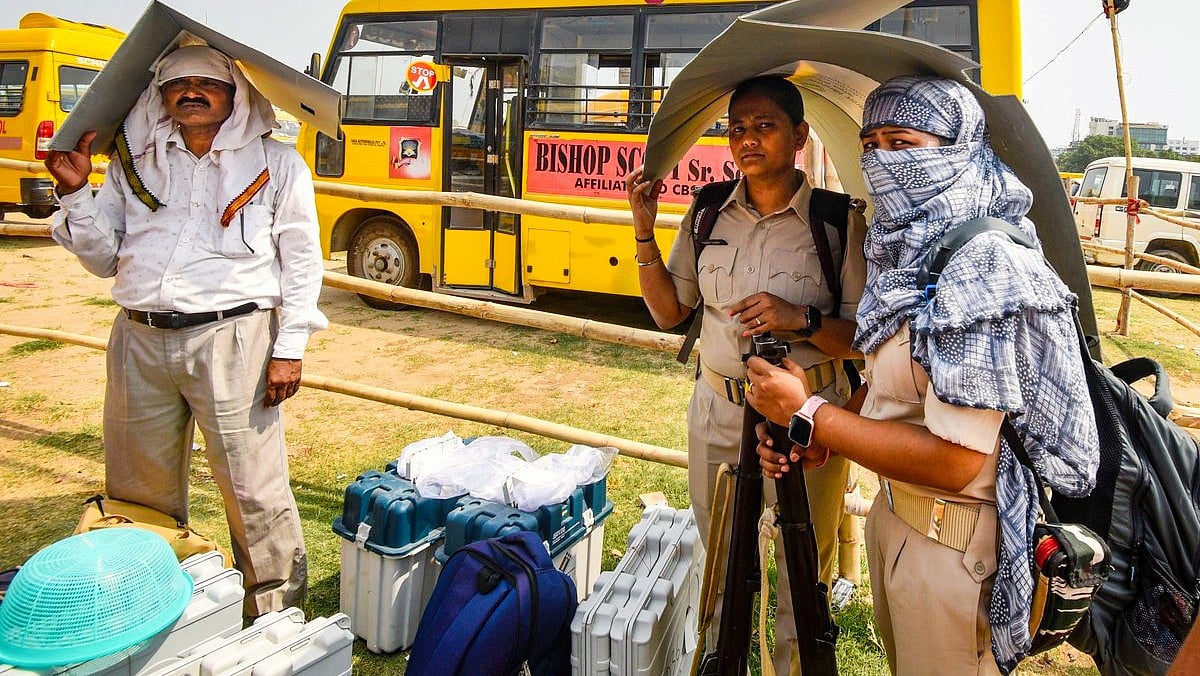 Polling and security personnel battle the heat in Patna (photo: PTI)
