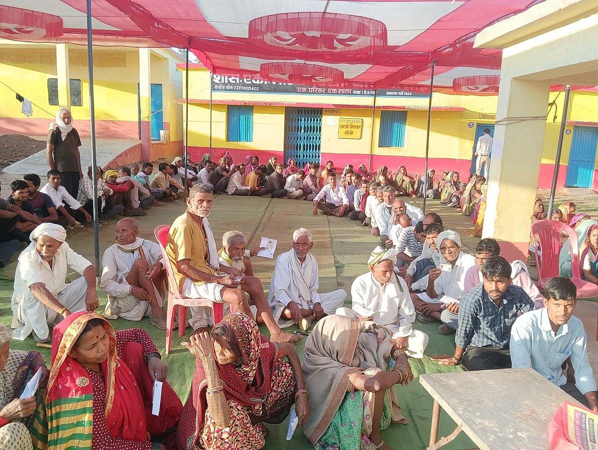 Voters sit in long early queues, trying to take advantage of the shade — but the sun is relentless already and it's not even 8 a.m. (photo courtesy @ECISVEEP/X)