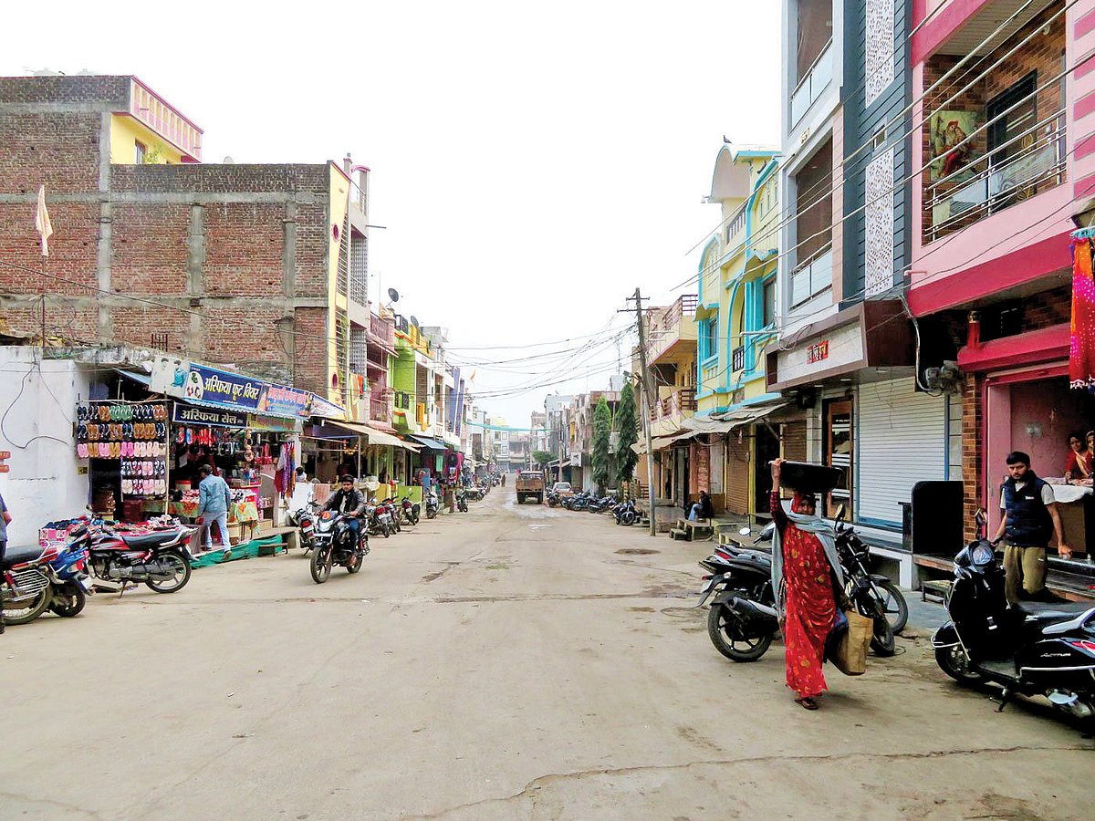 The 'shopping street' of Kushalgarh (photo: Priti David/PARI)