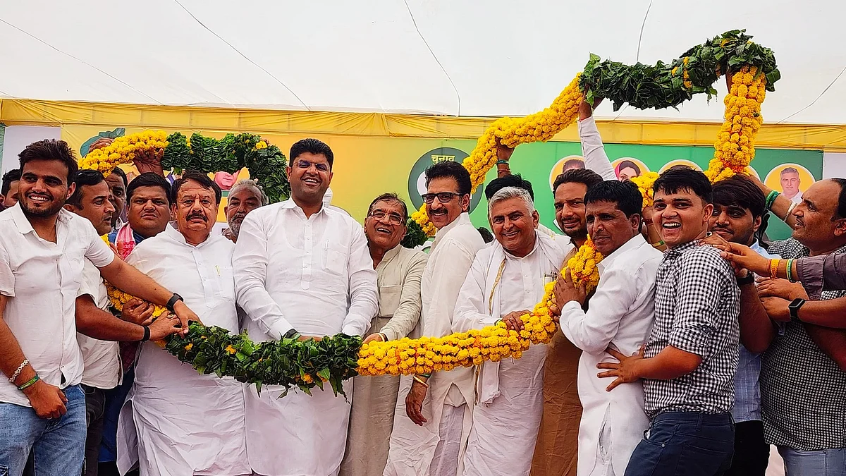 Dushyant Chautala (centre) with party colleagues (photo: @Dchautala/X)