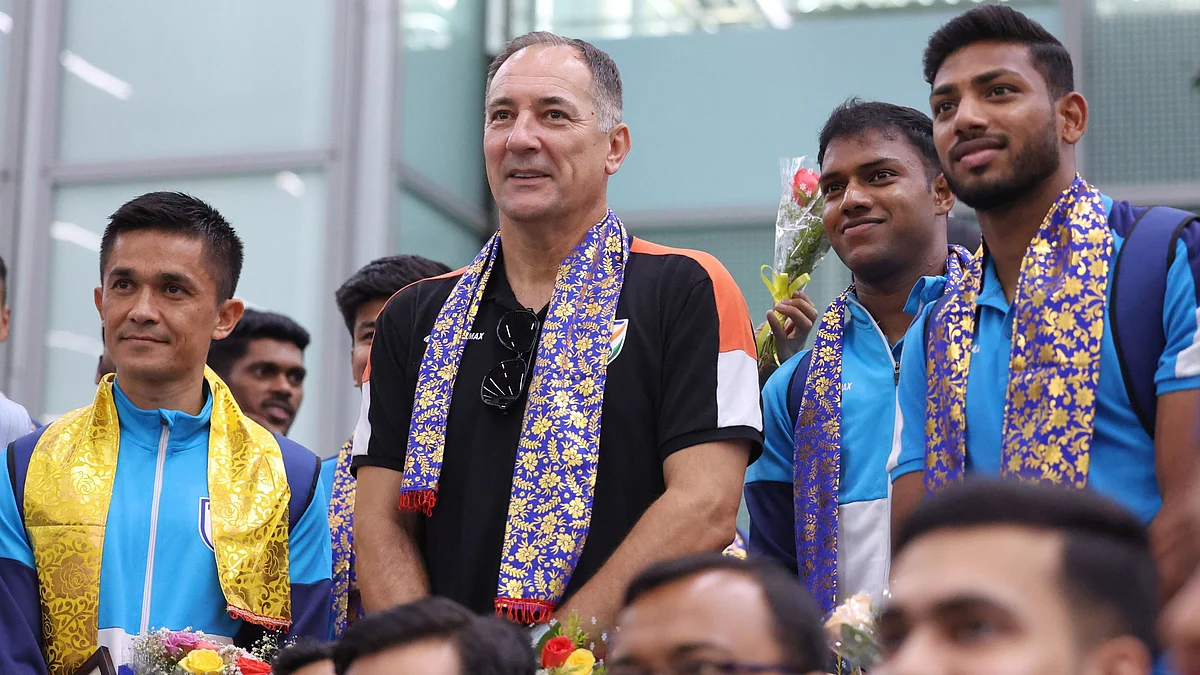 Sunil Chhetri (left) and Igor Stimac on the Blue Tigers' arrival in Kolkata. (Photo: AIFF)