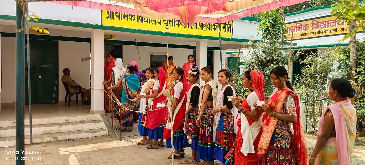 Citizens of the Tharu tribe, Uttar Pradesh (photo courtesy @ceoup/X)
