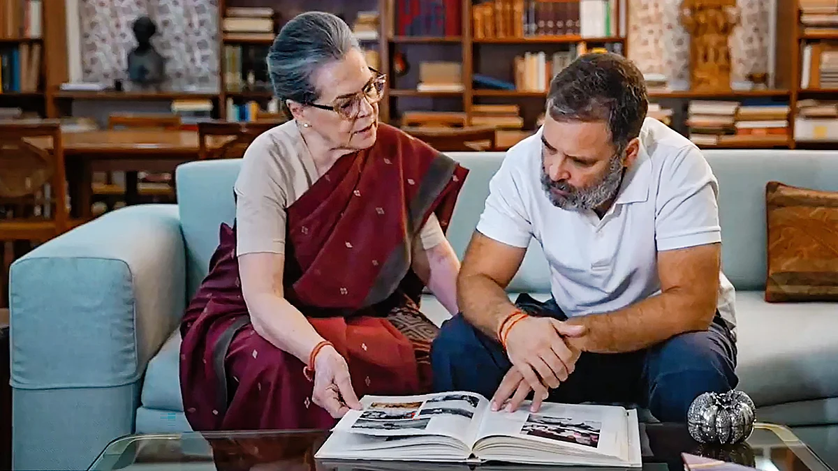 Sonia and Rahul Gandhi in a screengrab from the video (source: PTI)