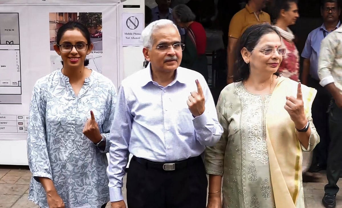 RBI governor Shaktikanta Das and family (photo: PTI)