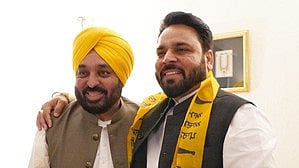 Rakesh Soman with CM of Punjab  Bhagwant Mann (left)  (photo: IANS)