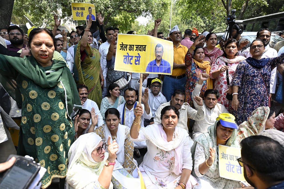 AAP supporters protest outside BJP headquarters