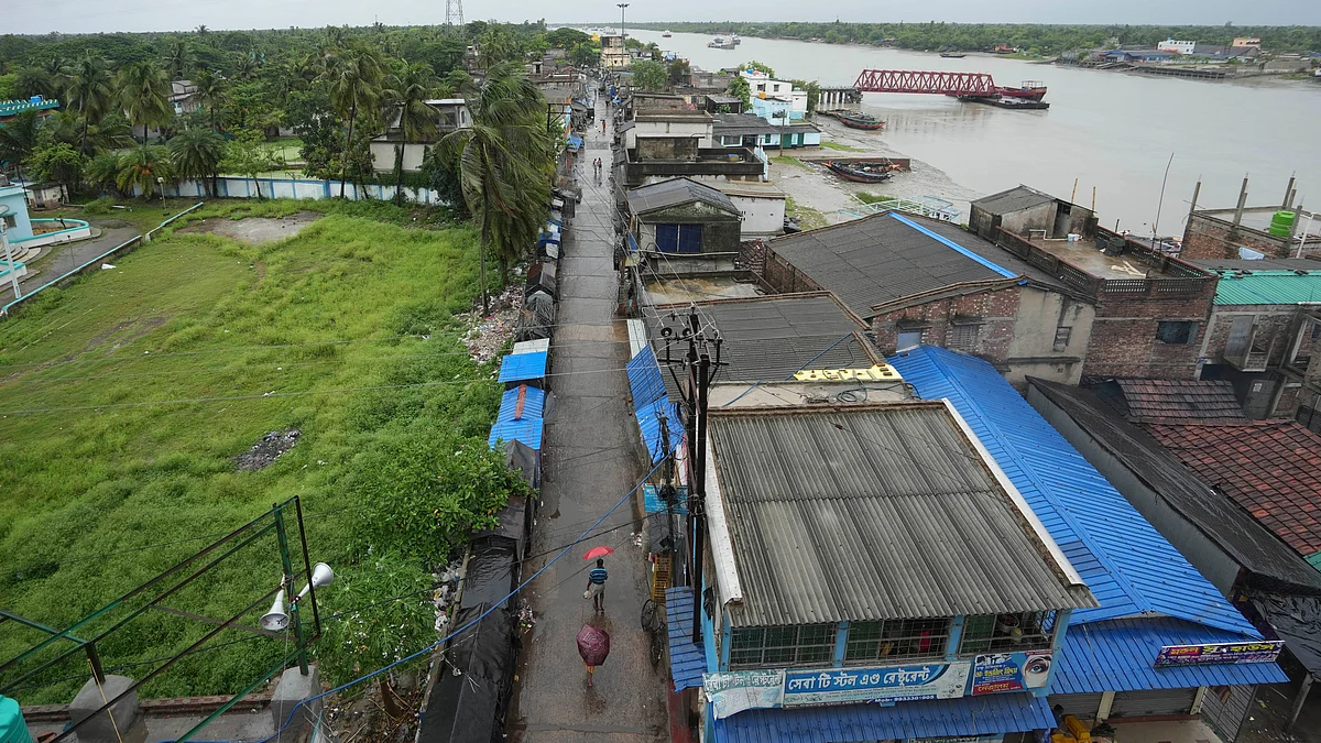 A residential area in South 24-Parganas district ahead of the cyclone on 26 May (photo: PTI)