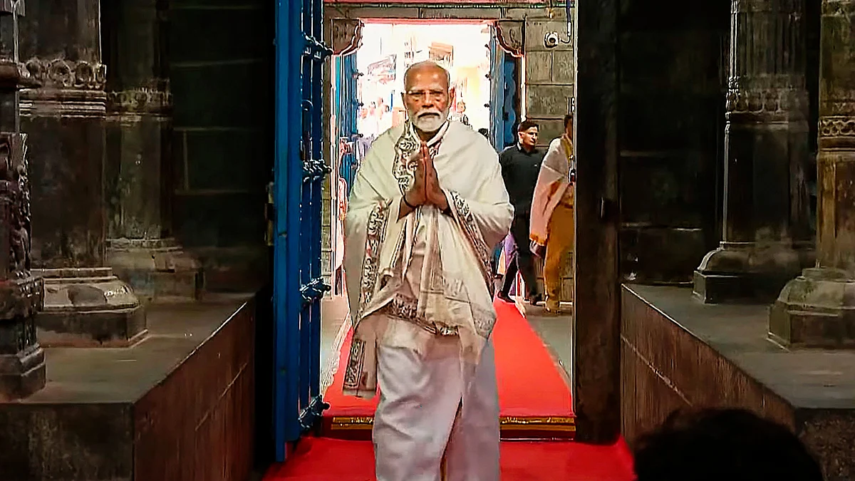Modi at the Bhagavathi Amman temple (photo: PTI)