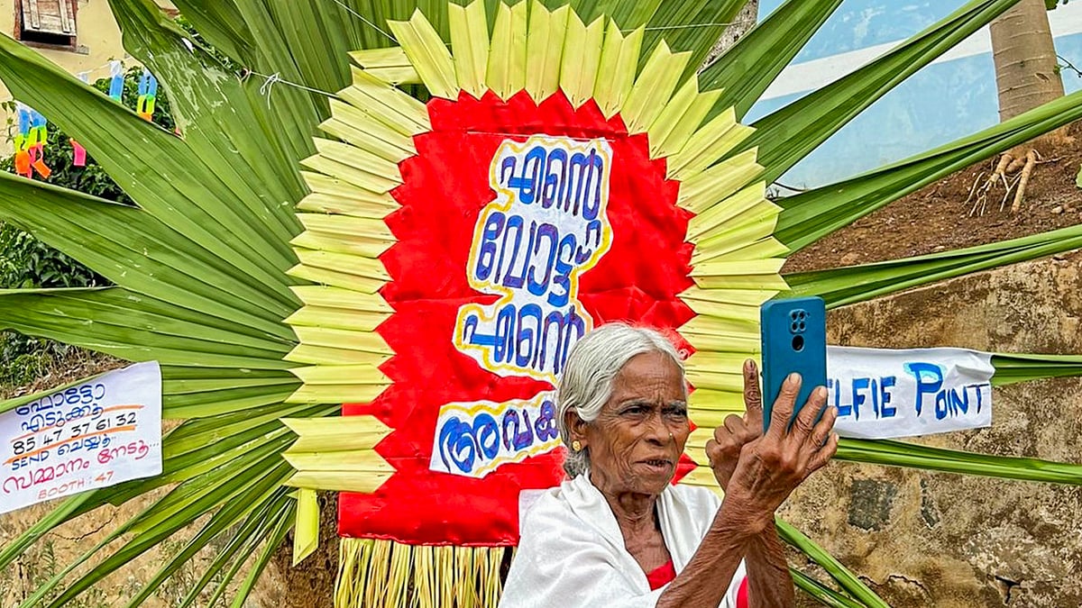 An elderly voter clicks a selfie at a polling booth Wayanad, Kerala (photo: @Ceokerala/X)