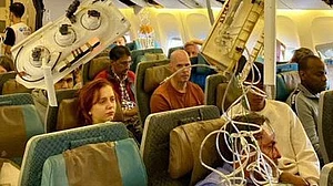 Turbulence causes brain, spinal damage to Singapore Airlines passengers, 1 dead