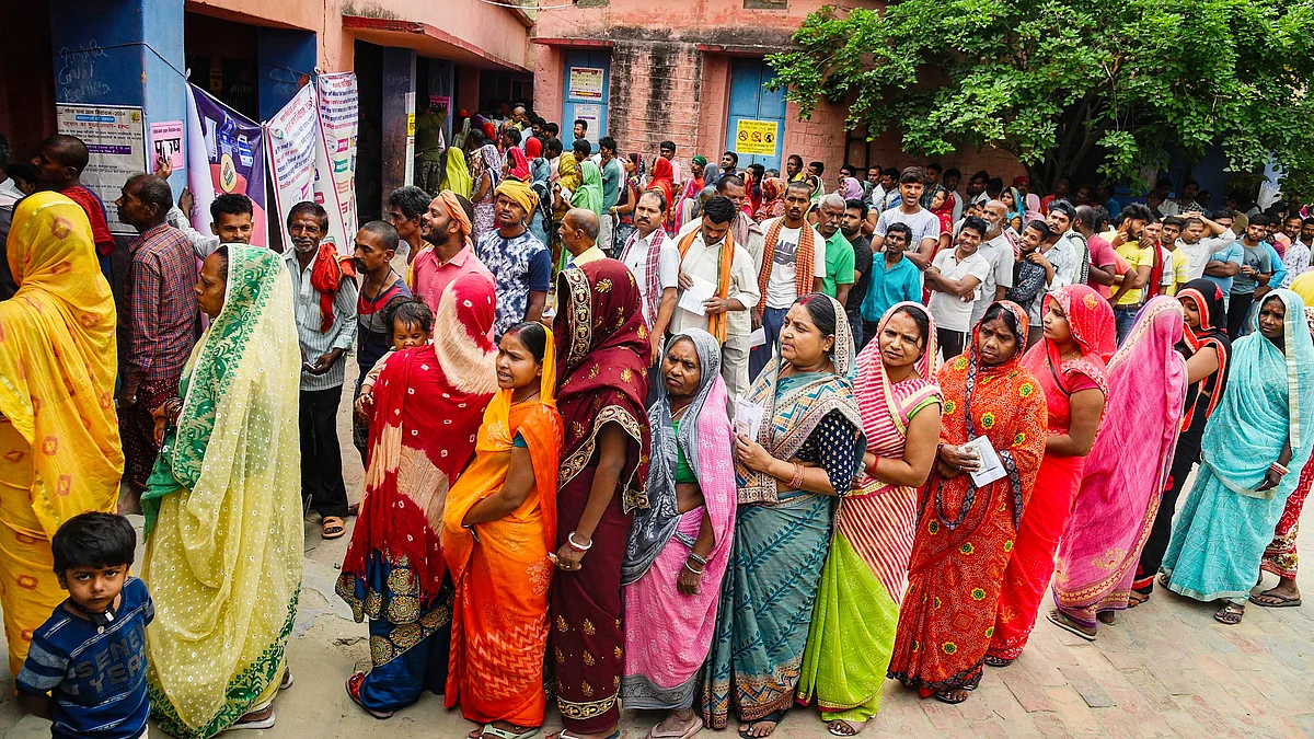 Voters wait in queue in the third phase of the Lok Sabha elections, in Khagaria on 7 May (photo: PTI)