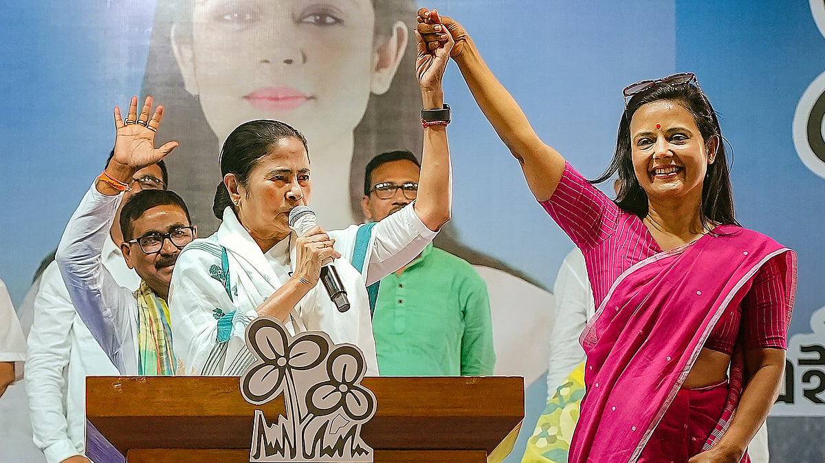 West Bengal CM Mamata Banerjee with TMC candidate Mahua Moitra at a meeting in Nadia (photo: PTI)