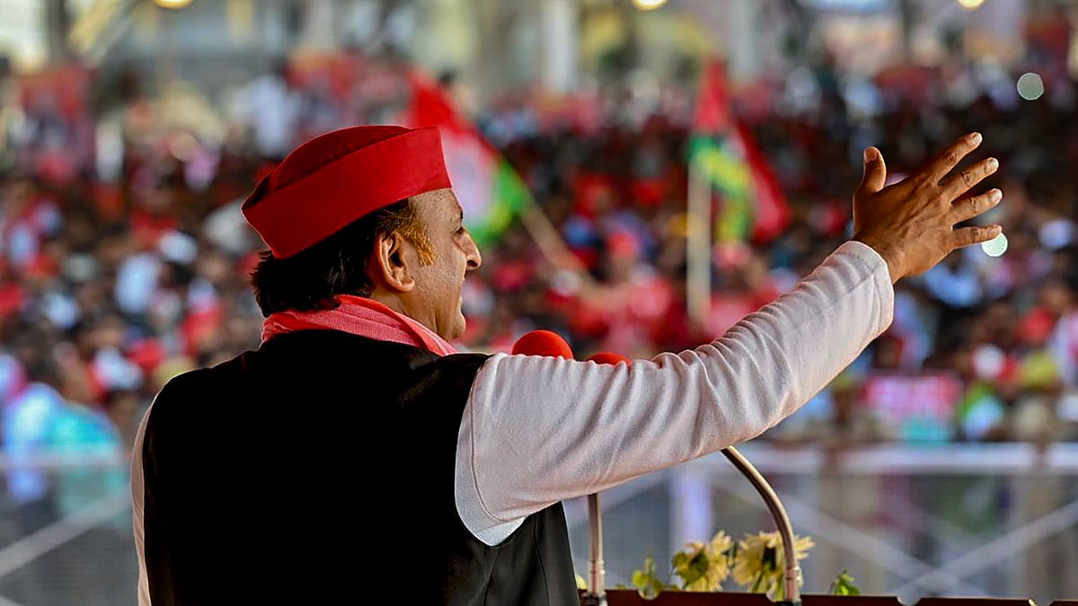 SP chief Akhilesh Yadav addresses a public rally in Basti on 20 May (photo: PTI)