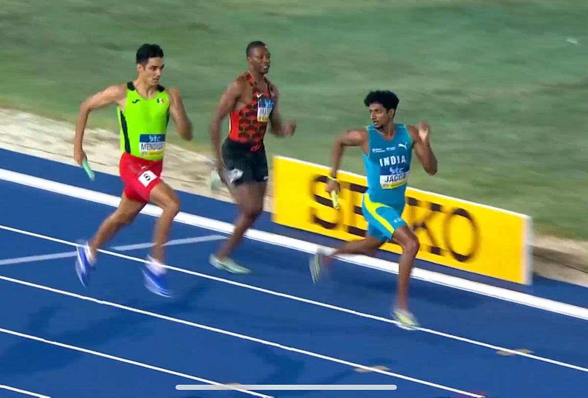 Amoj Jacob running the anchor leg at the 4 x 400m Olympic qualifying round at the World Relays, Bahamas (photo: SAI)