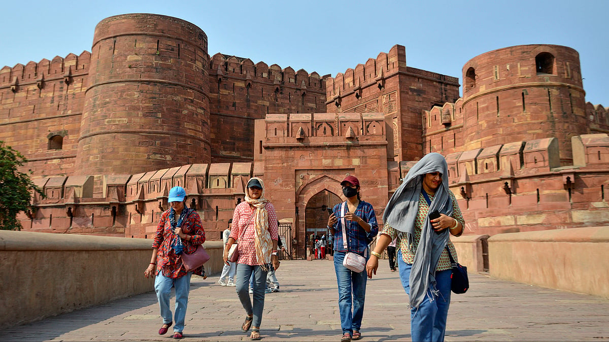 Mercury breaches 45 degrees mark in UP, IMD issues orange alert in few states