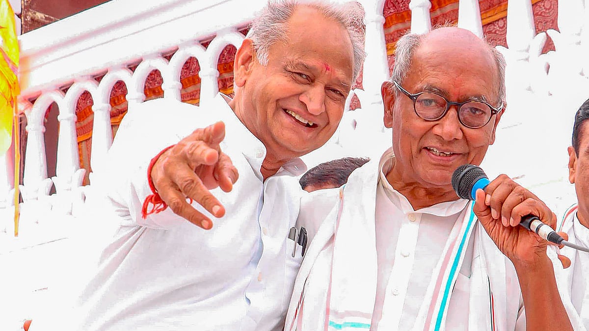 Congress candidate Digvijaya Singh with former Rajasthan CM Ashok Gehlot in Guna district on 4 May (photo: PTI)
