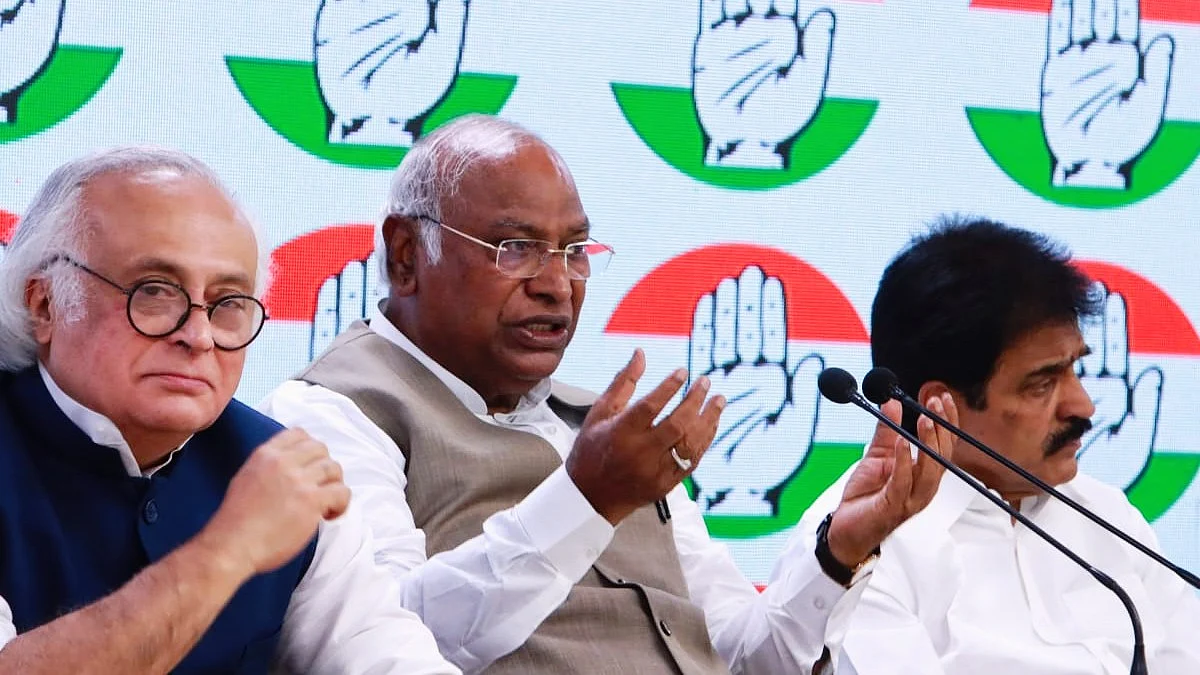 (From left) Jairam Ramesh, Mallikarjun Kharge, KC Venugopal (photo: Vipin/NH)