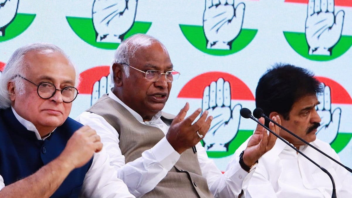 (From left) Jairam Ramesh, Mallikarjun Kharge, KC Venugopal (photo: Vipin/NH)