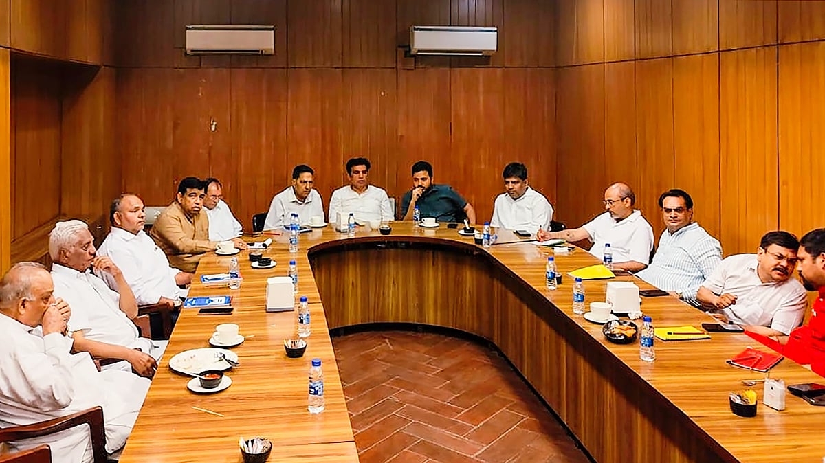 Congress and AAP leaders at the coordination committee meeting in New Delhi (photo: PTI)