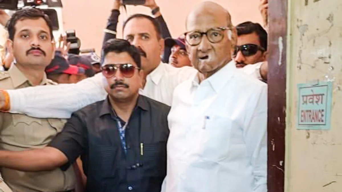 Sharad Pawar at a polling booth in Baramati on 7 May (photo: PTI)