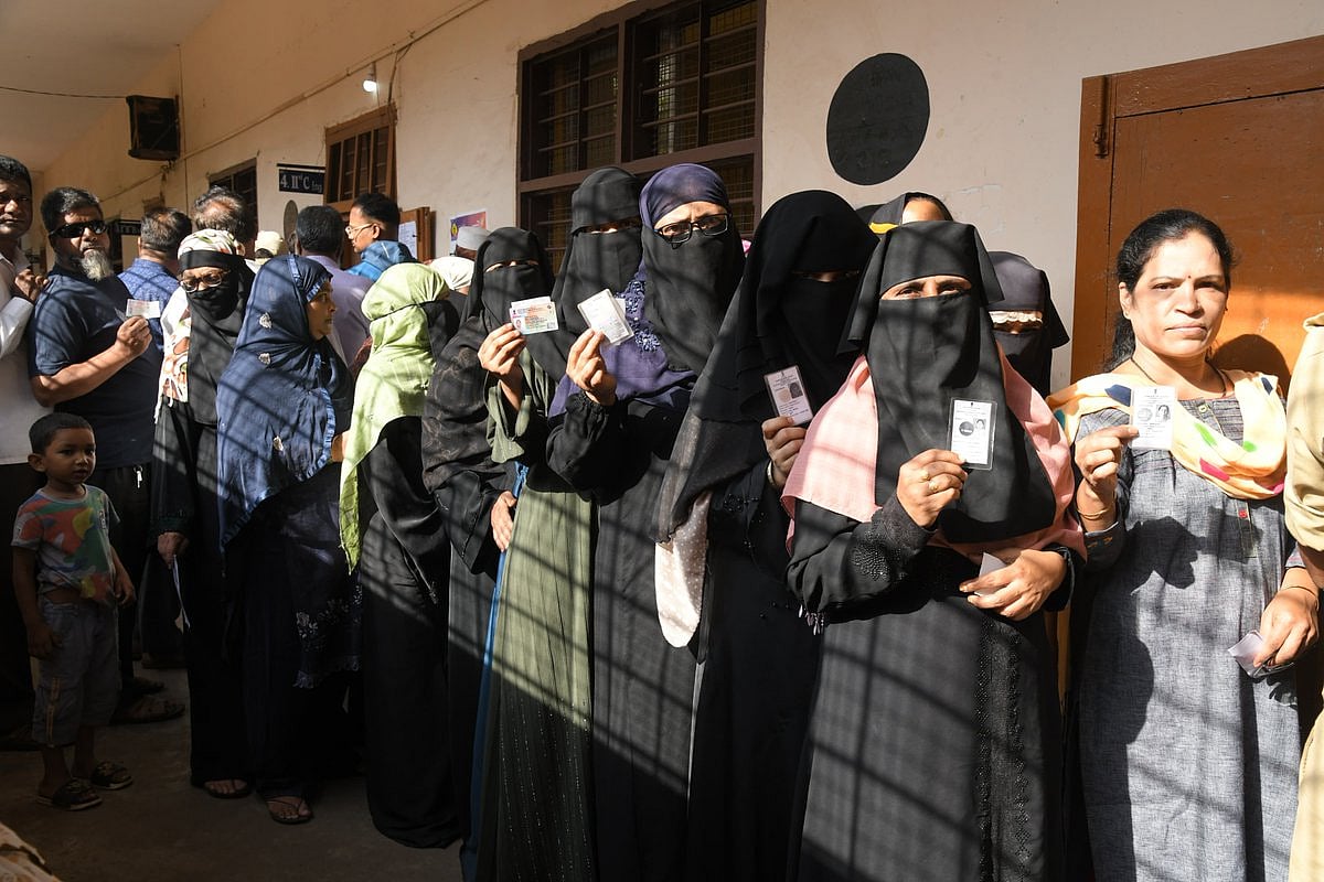 Voters queue up along a sunny corridor in Belgaum, Karnataka (photo courtesy @ceo_karnataka/X)