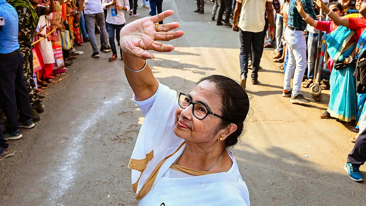 Mamata Banerjee campaigns in Kanthi, Purba Medinipur district (photo: PTI)