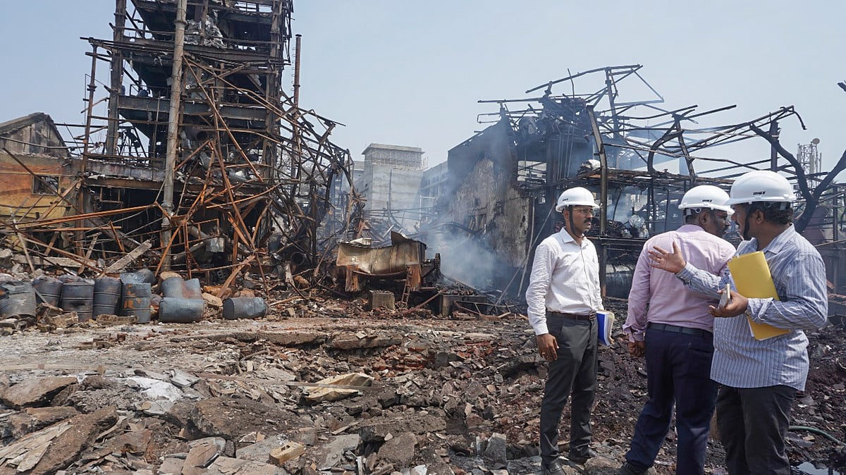 Officials at the blast site in Thane district on 24 May (photo: PTI)