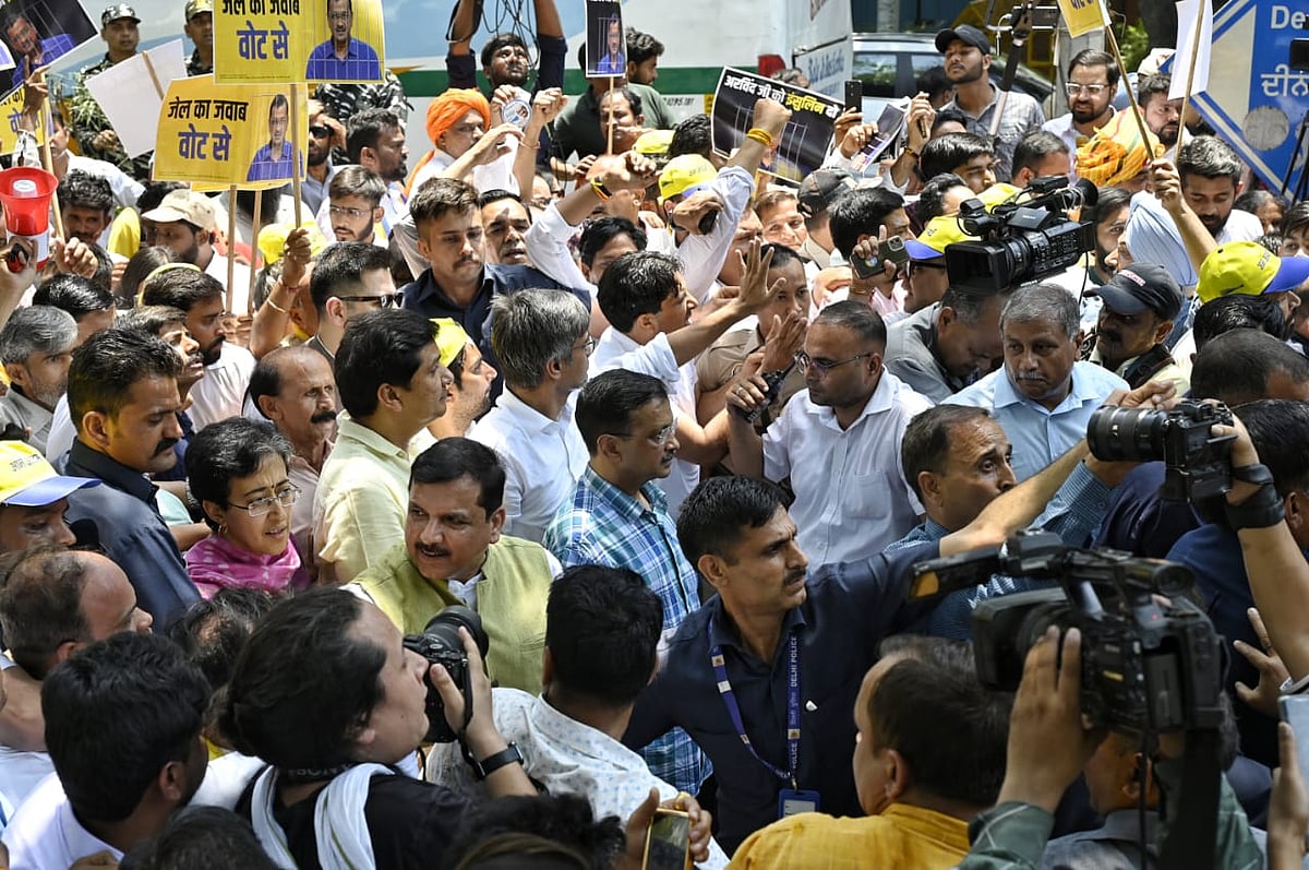 AAP leaders and supporters protest march at BJP headquarters