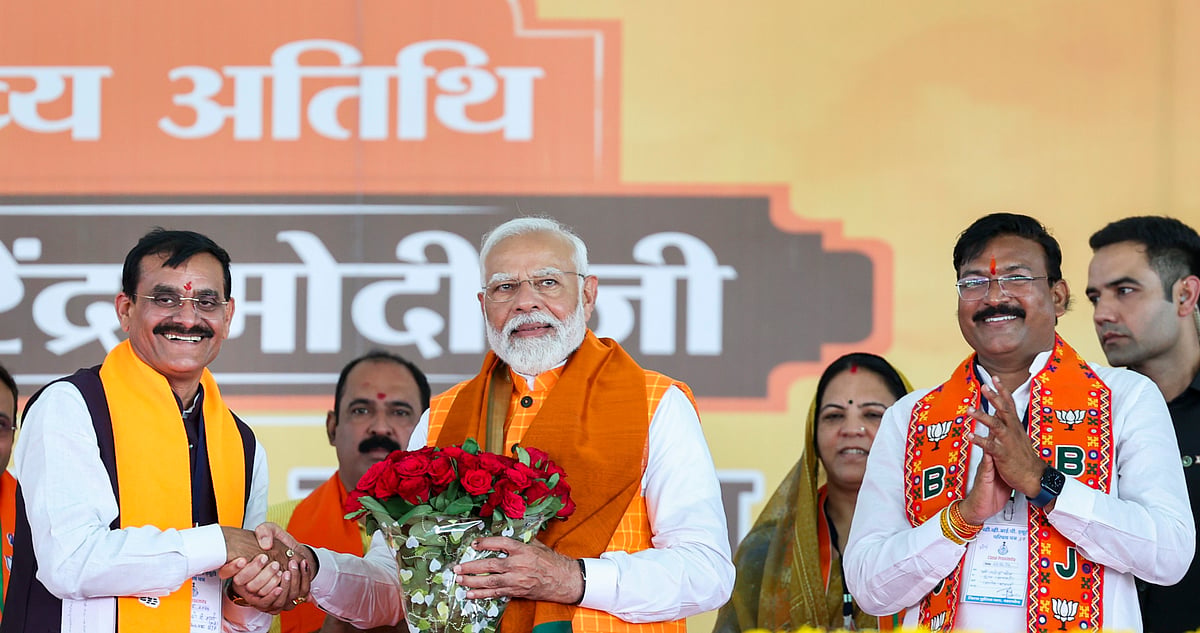 BJP workers pay their respects to Prime Minister Narendra Modi in Khargone, Madhya Pradesh (photo: PTI)