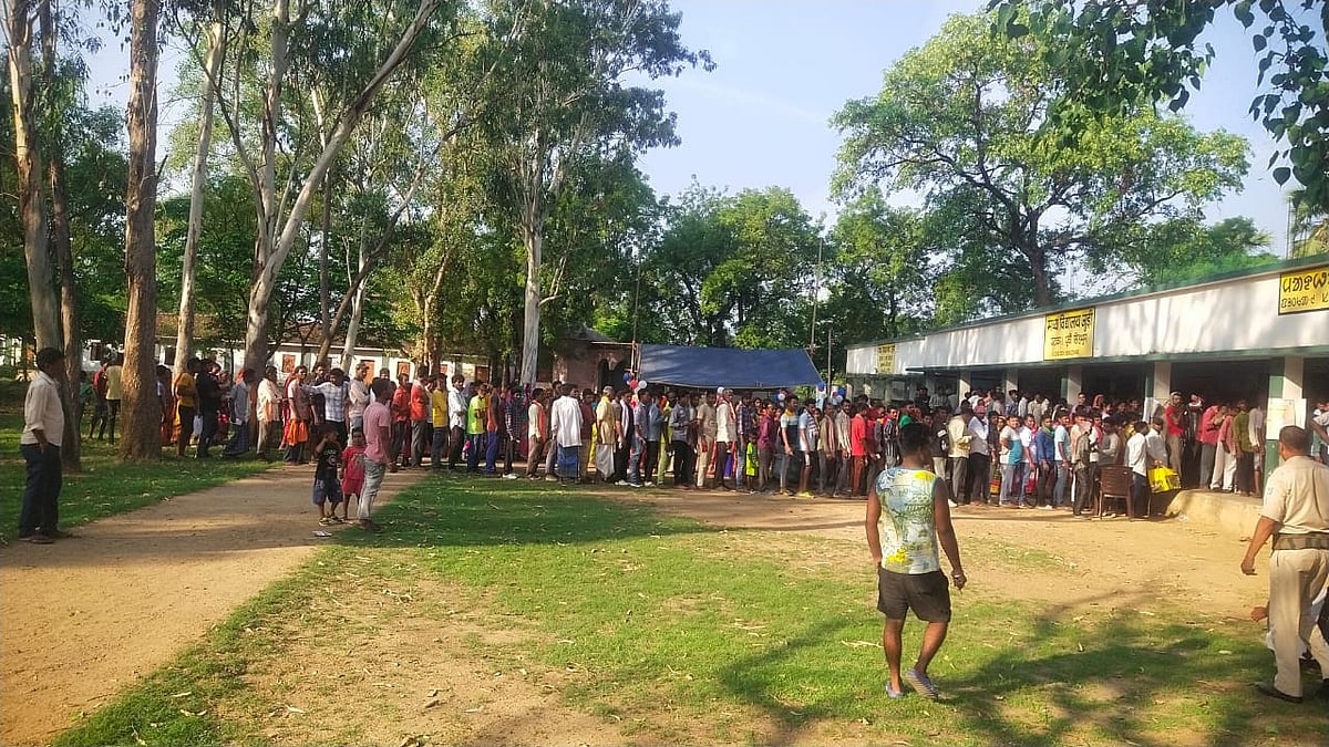 Voters queuing up early, hoping to beat the heatwave (photo courtesy @ECISVEEP/X)