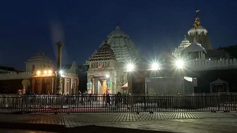 Devotees at Lord Jagannath temple in Puri (photo: @NabinaSahu1/X)