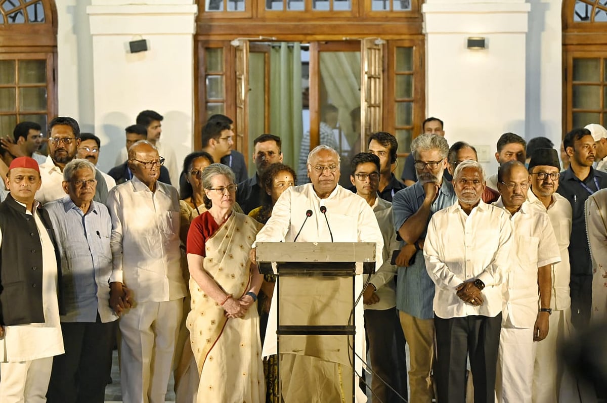 From left: Akhilesh Yadav, Sitaram Yechury, Sharad Pawar, Supriya Sule, Sonia Gandhi, Mallikarjun Kharge, Abhishek Banerjee, Dipankar Bhattacharya, Champai Soren and others