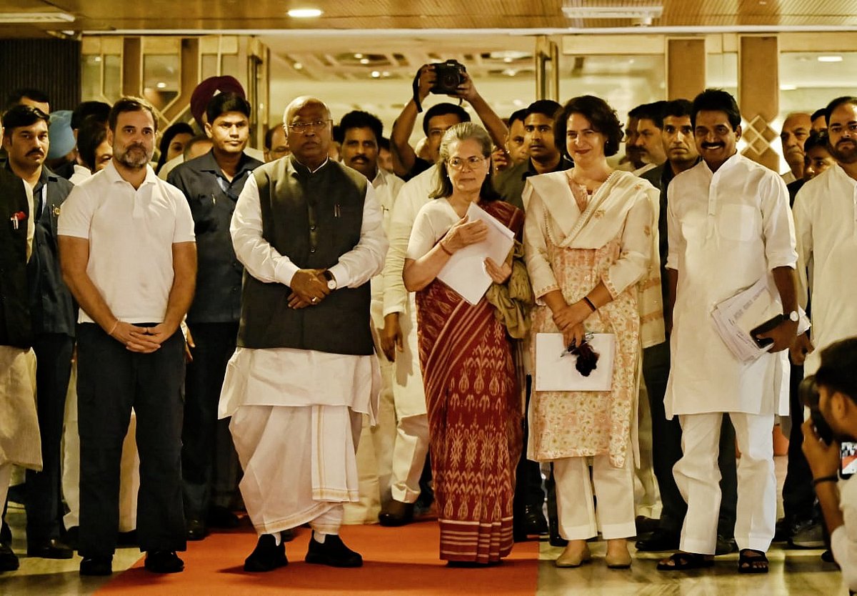 Senior party leaders at the CWC meet (photo: Vipin/NH)