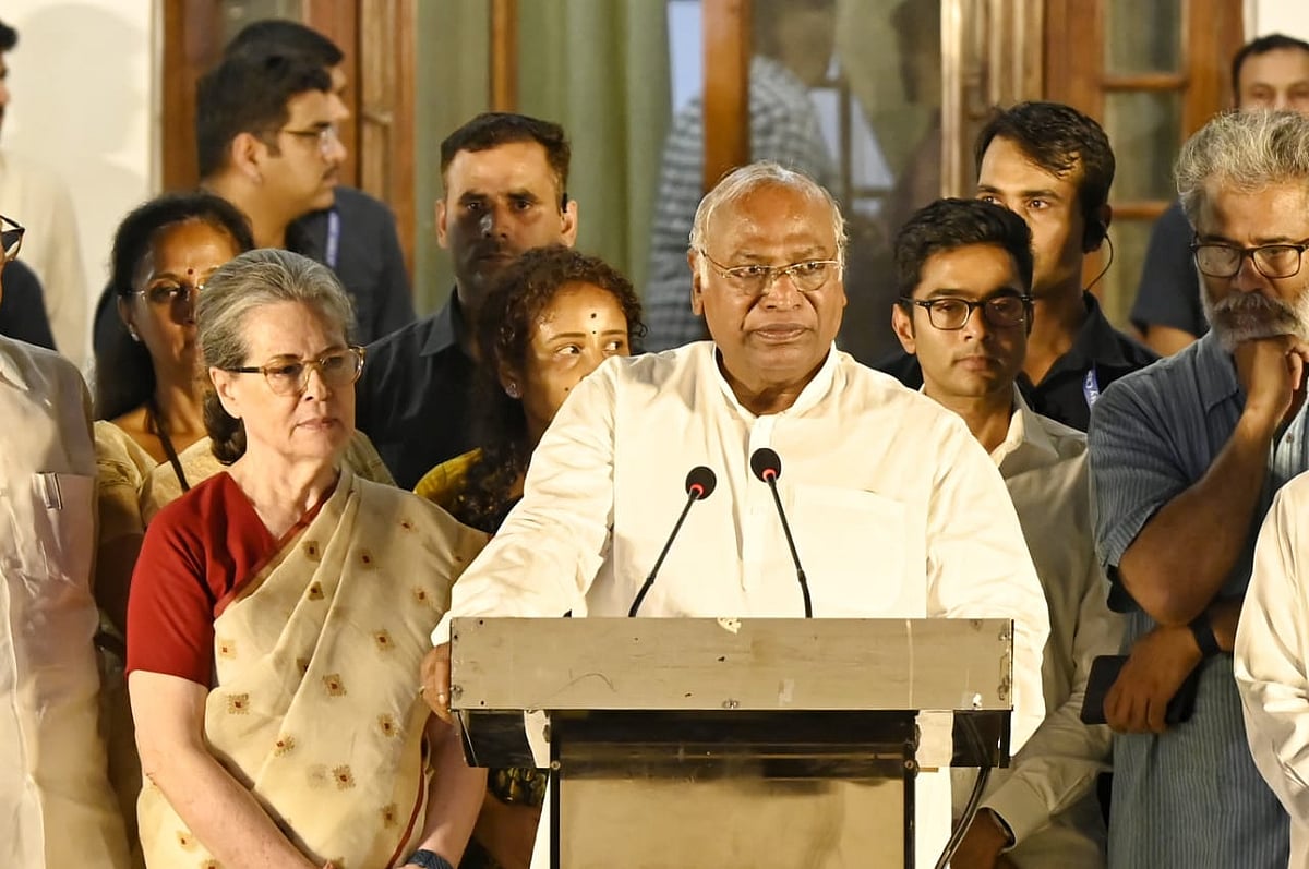 Sonia Gandhi, Mallikarjun Kharge