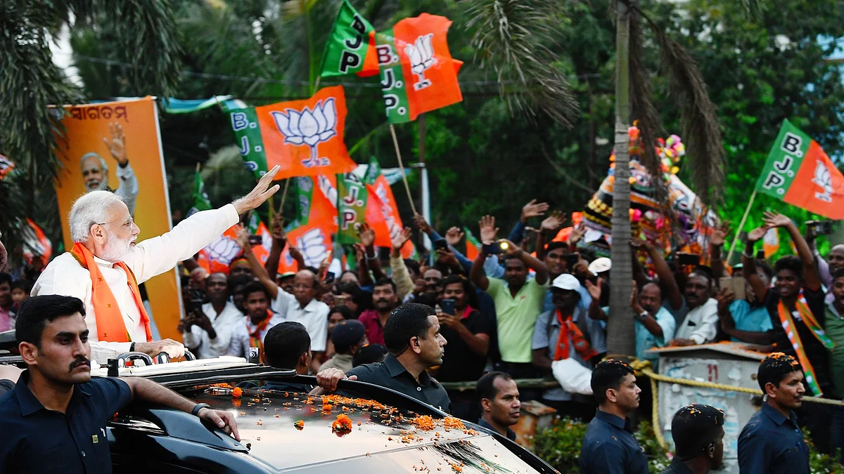 PM Modi at his Bhubaneswar roadshow (photo: @NarendraModi/X)