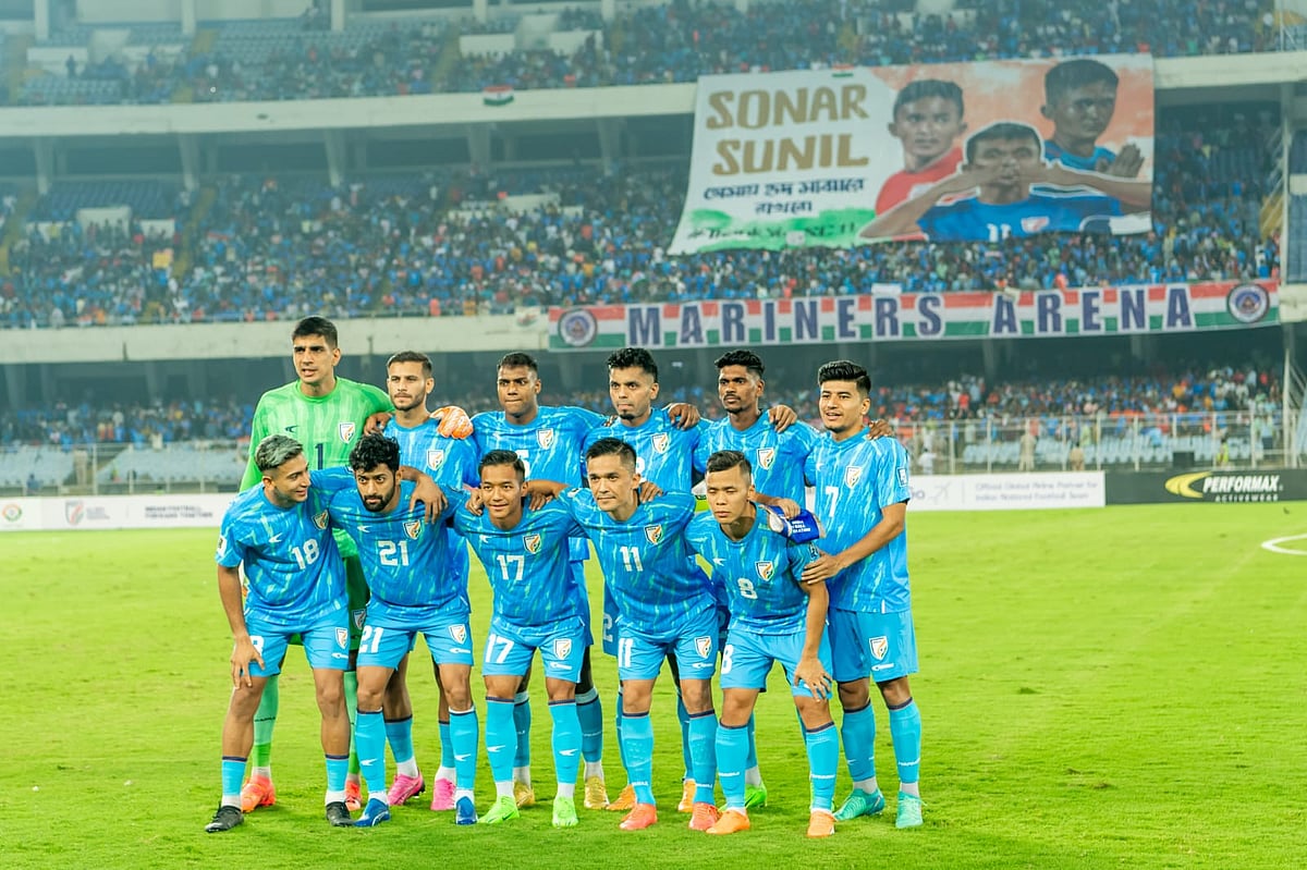 Sunil Chettri posing with his teammates one last time in a India shirt (photo: AIFF)