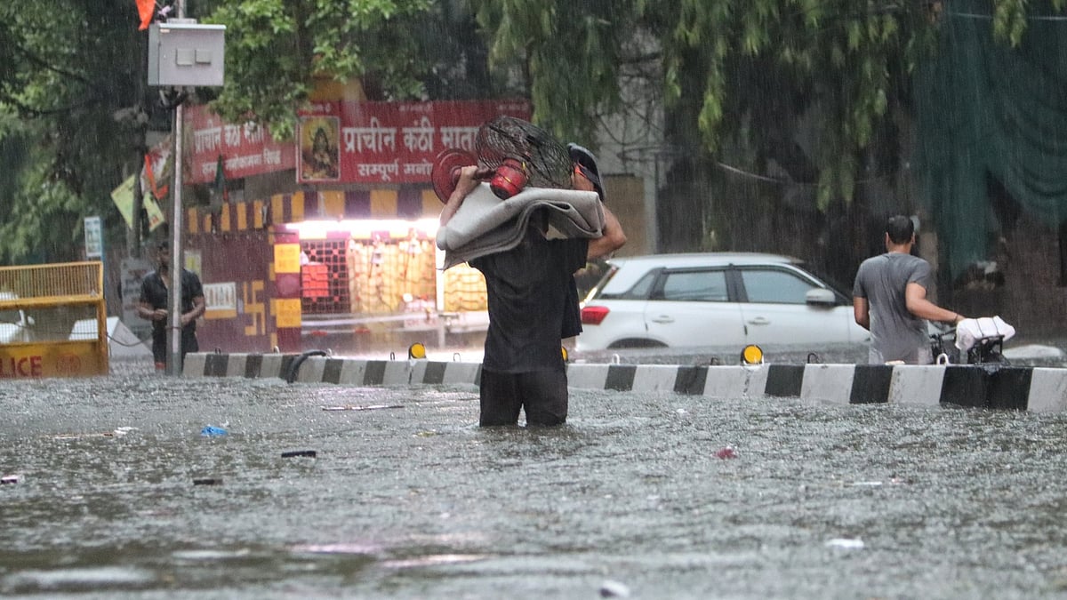 Many areas were submerged in Delhi, affecting daily life (photo: Vipin/National Herald)