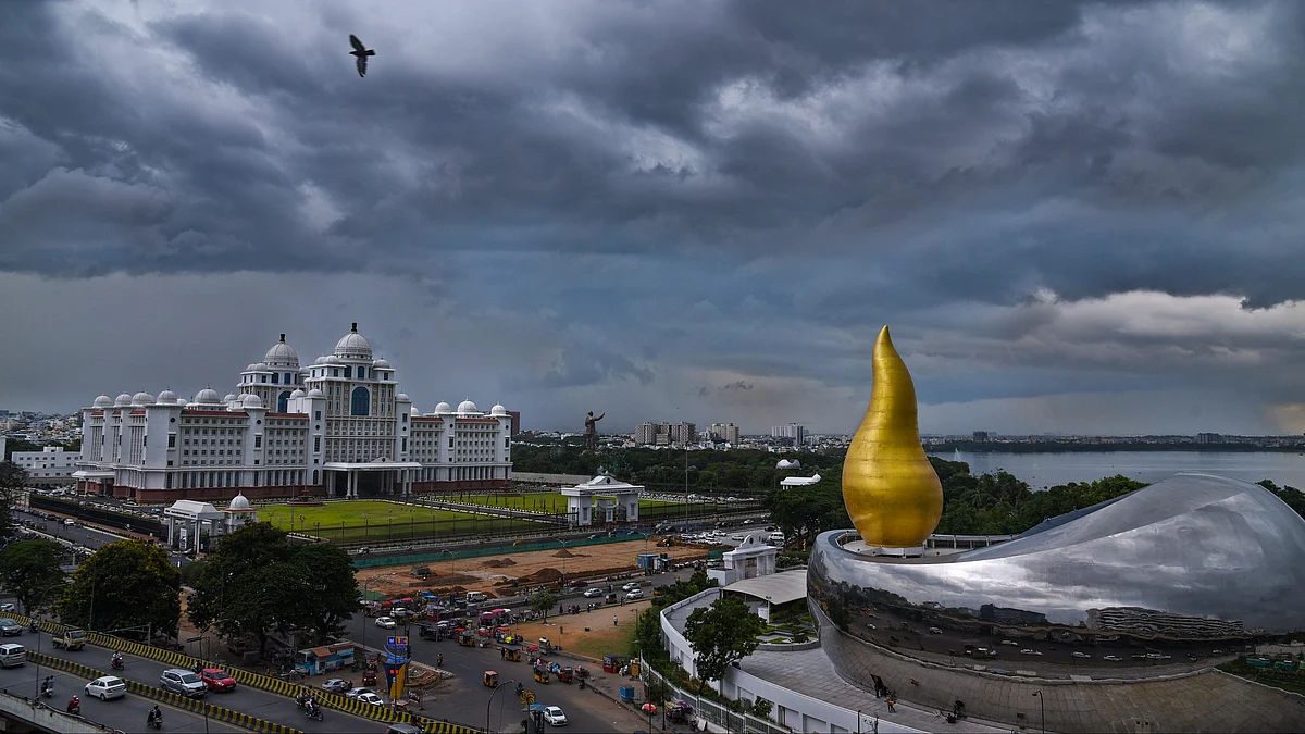 Dark cloud hangs over Hyderabad on 27 June (photo: PTI)
